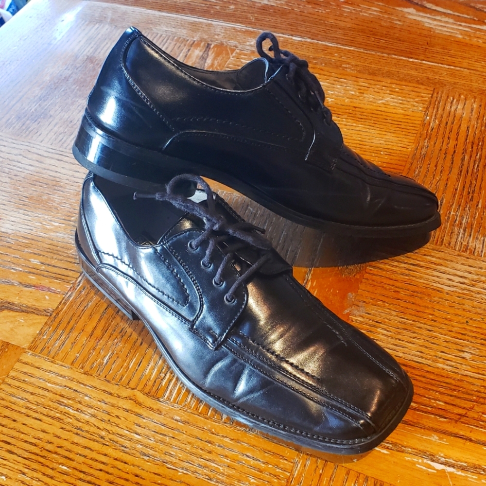 Stacy Adams boys/men's dress shoes, size 5 M